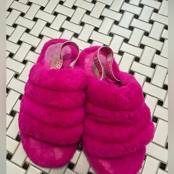 UGG Women's Vibrant Pink Fluffy Slippers - Picture 1 of 6